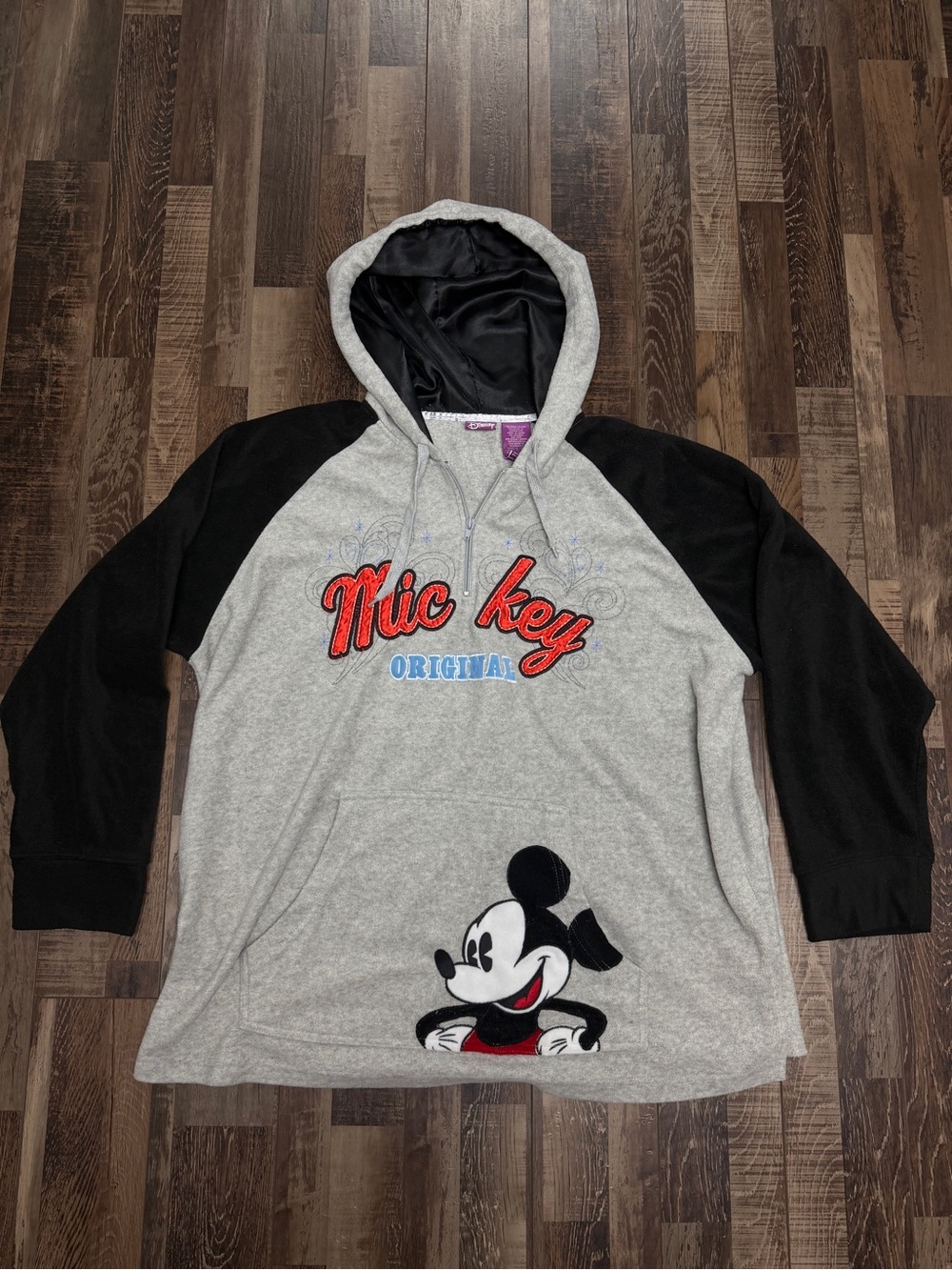 Early 2000’s Mickey Mouse Pull Over